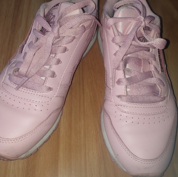 Reebok Classic Leather shoes in size 7 - Picture 2 of 4